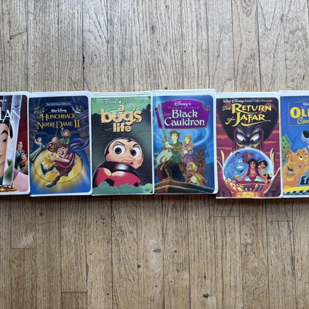 Like New Lot of 6 Disney Classic VHS Tapes in Original Clamshell Case